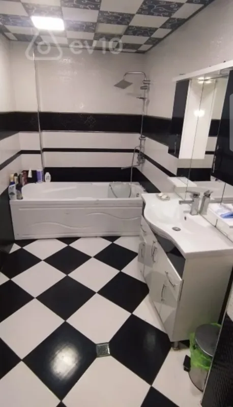 Kirayə verilir 3 otaqlı yeni tikili 122 m²