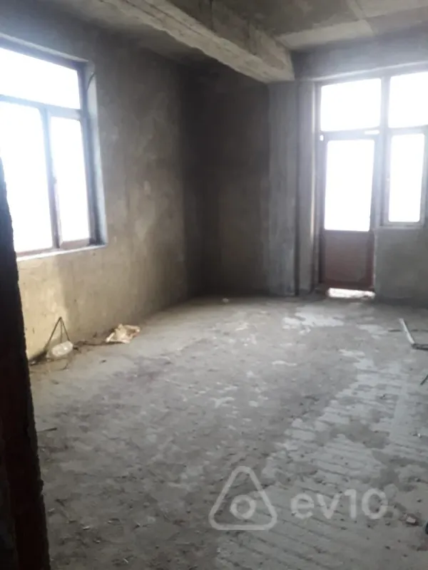 Satılır 3 otaqlı yeni tikili 135 m²