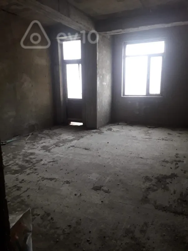 Satılır 3 otaqlı yeni tikili 135 m²