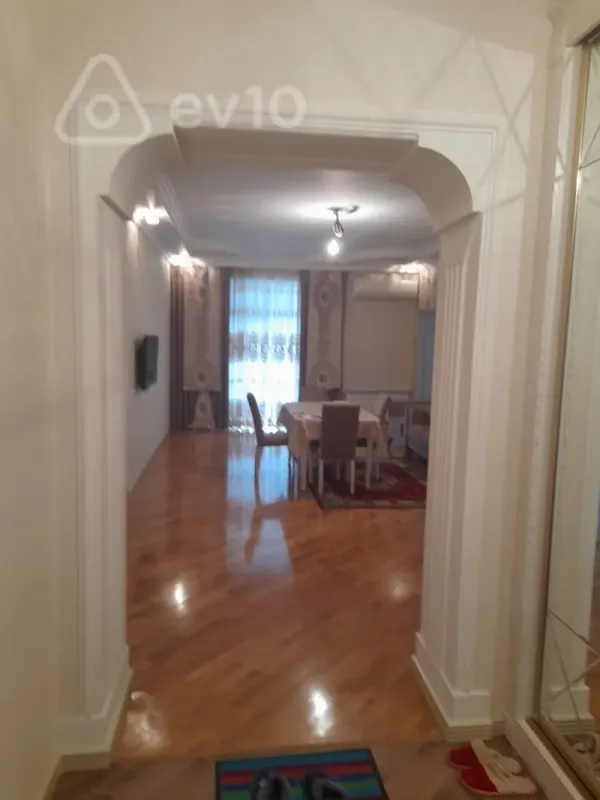Kirayə verilir 3 otaqlı yeni tikili 130 m²