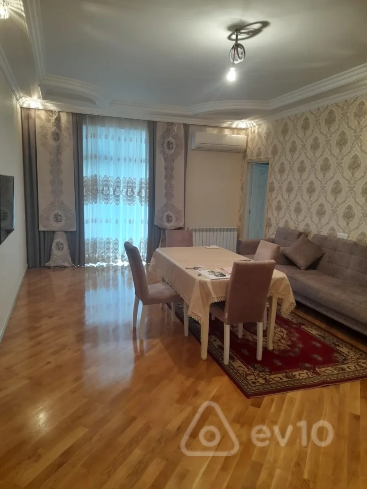 Kirayə verilir 3 otaqlı yeni tikili 130 m²