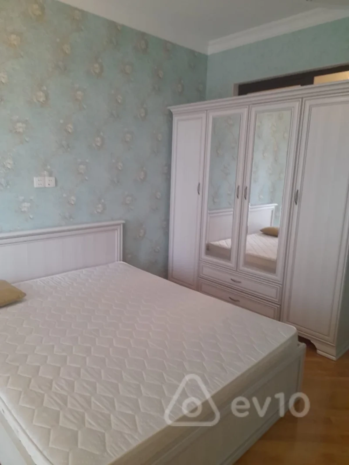 Kirayə verilir 3 otaqlı yeni tikili 130 m²