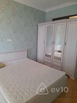 Kirayə verilir 3 otaqlı yeni tikili 130 m²