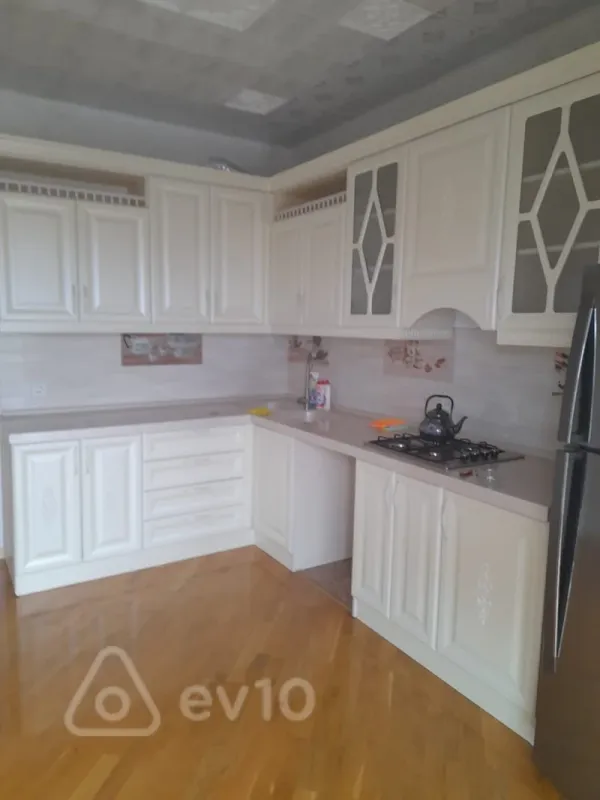 Kirayə verilir 3 otaqlı yeni tikili 130 m²