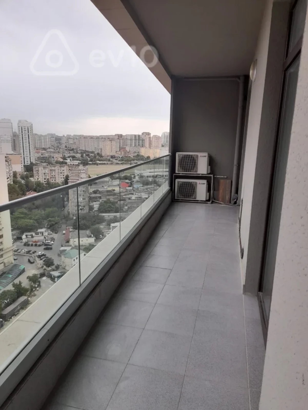 Kirayə verilir 3 otaqlı yeni tikili 130 m²