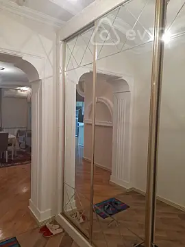 Kirayə verilir 3 otaqlı yeni tikili 130 m²