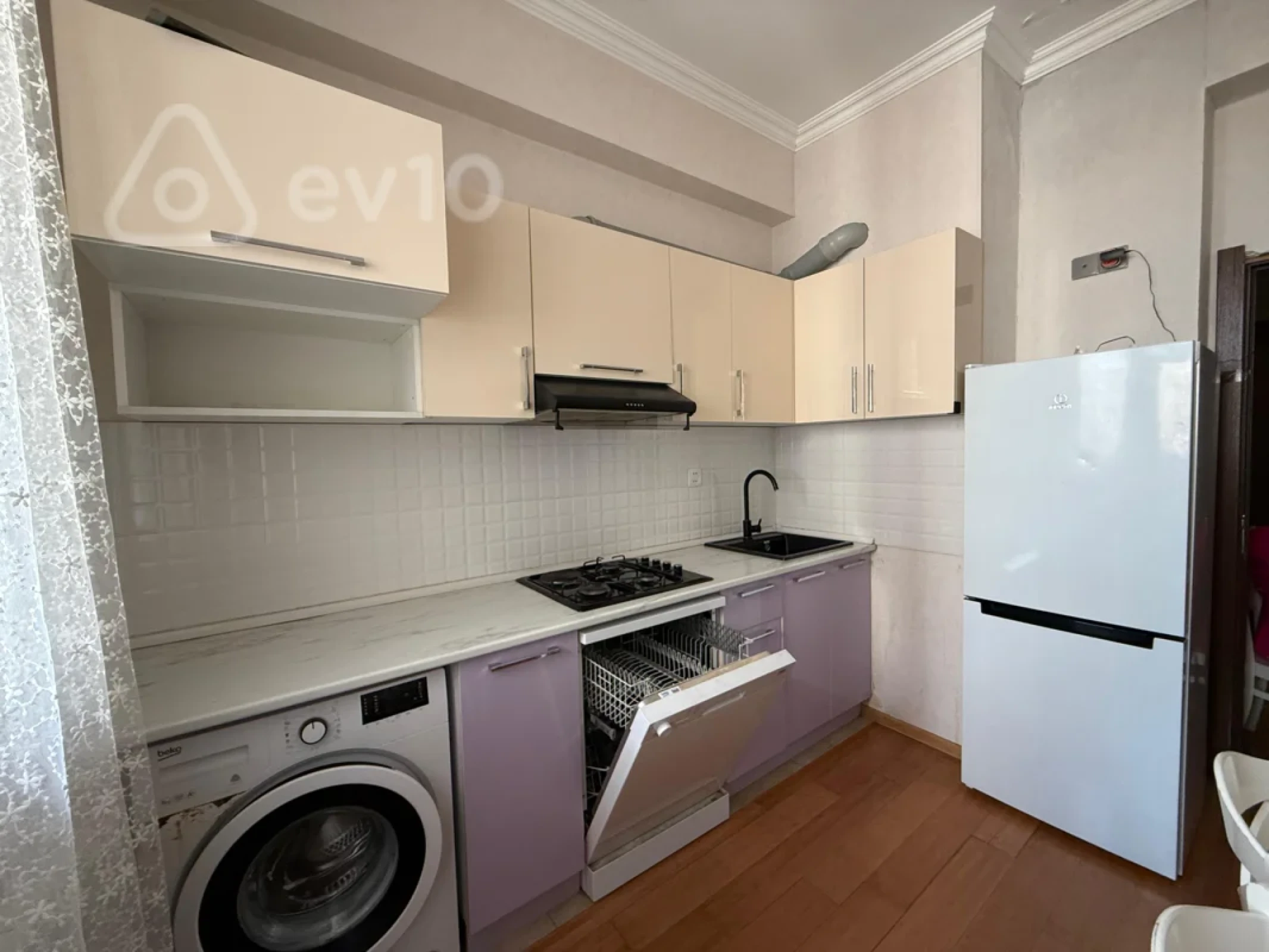 Kirayə verilir 2 otaqlı yeni tikili 66 m²