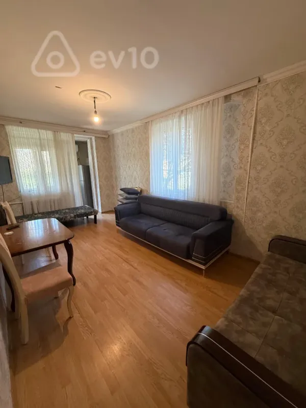 Kirayə verilir 2 otaqlı köhnə tikili 80 m²