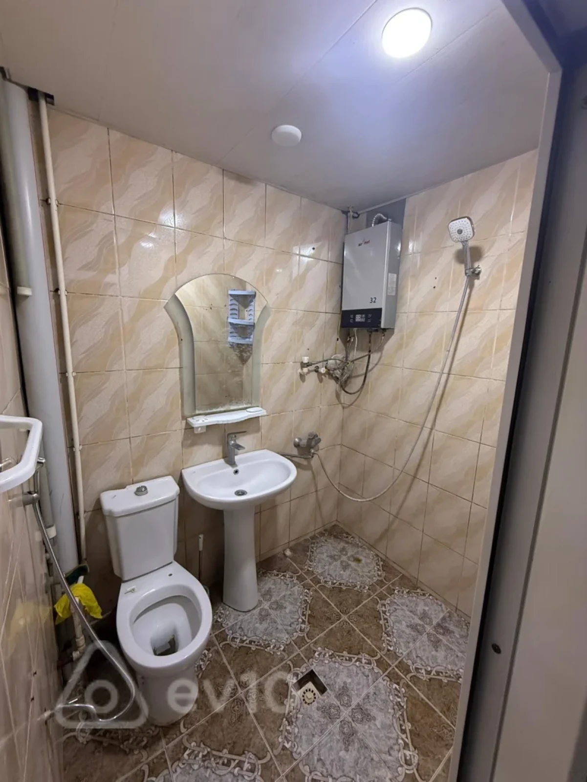 Kirayə verilir 2 otaqlı köhnə tikili 80 m²