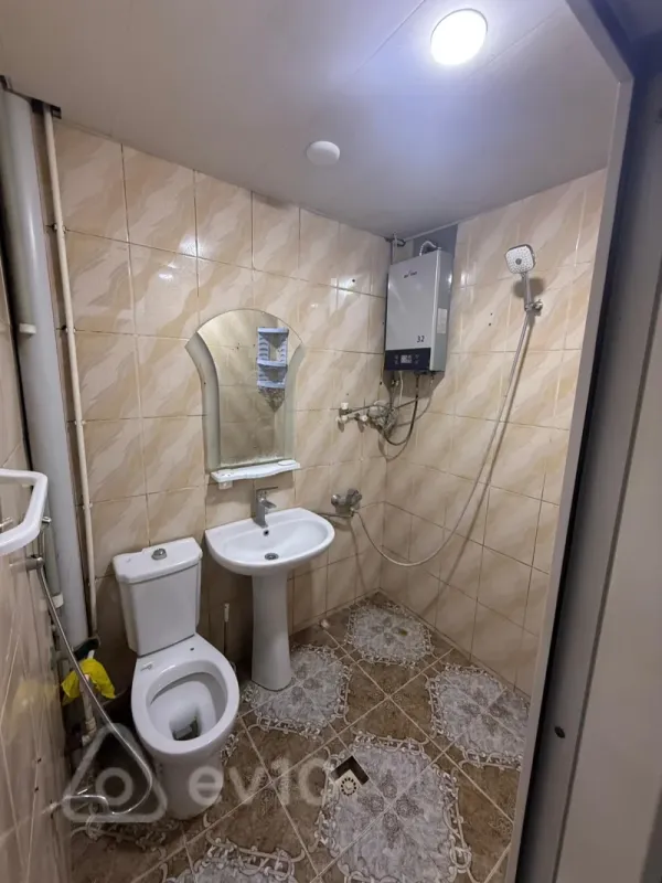 Kirayə verilir 2 otaqlı köhnə tikili 80 m²