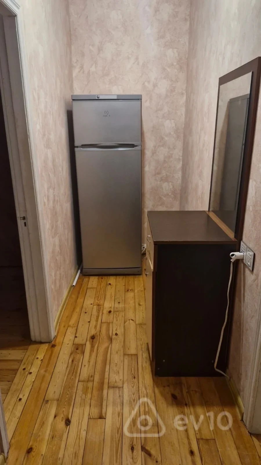 Kirayə verilir 2 otaqlı köhnə tikili 60 m²