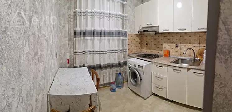 Kirayə verilir 2 otaqlı köhnə tikili 60 m²