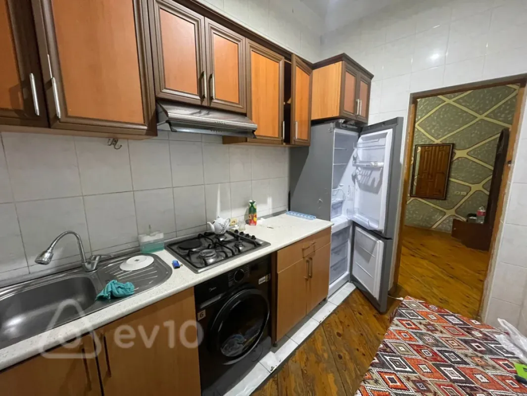 Kirayə verilir 4 otaqlı həyət evi 397 m²