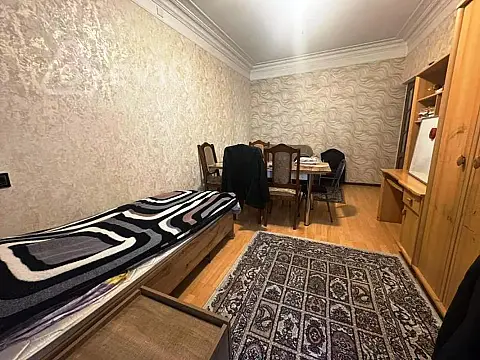 Satılır 4 otaqlı köhnə tikili 100 m²