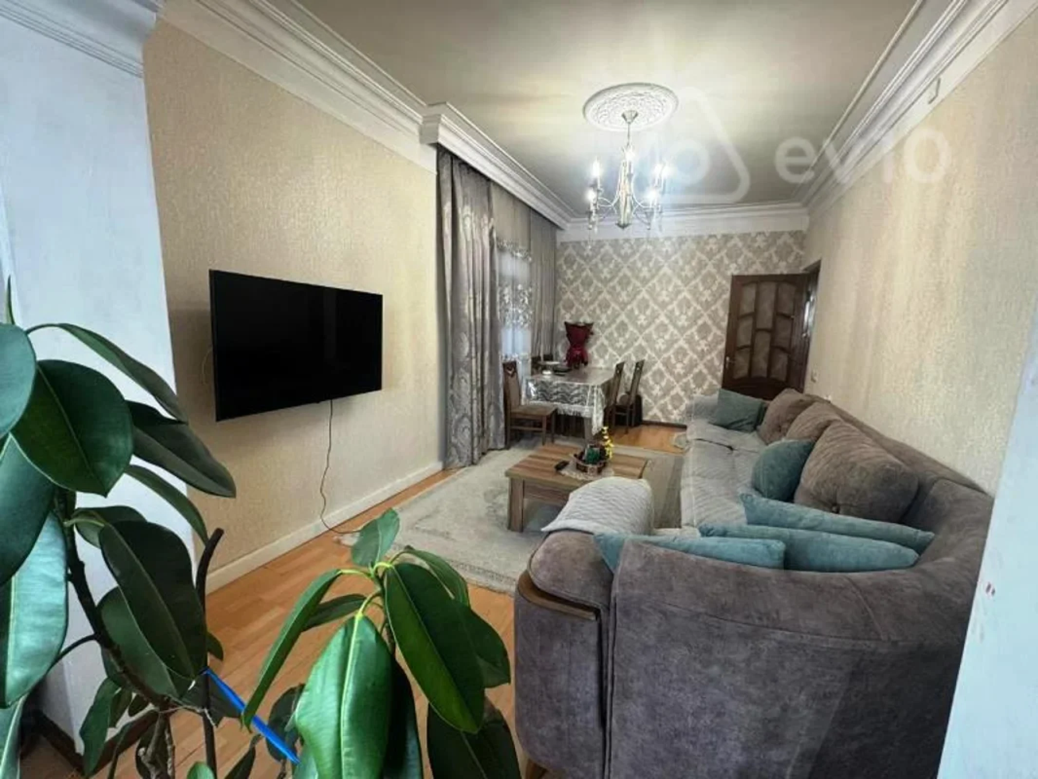 Satılır 4 otaqlı köhnə tikili 100 m²