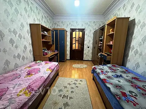 Satılır 4 otaqlı köhnə tikili 100 m²