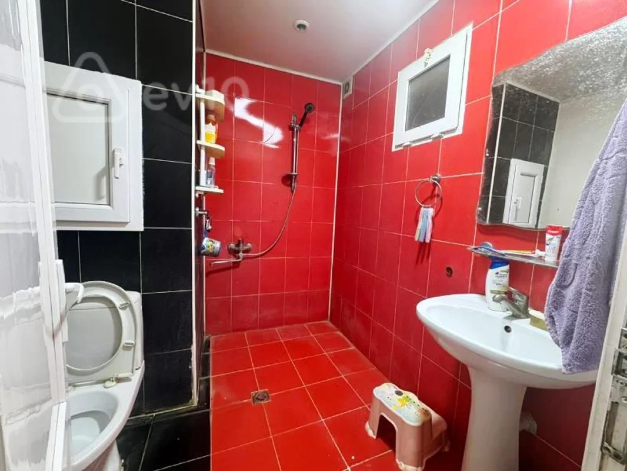 Satılır 4 otaqlı köhnə tikili 100 m²