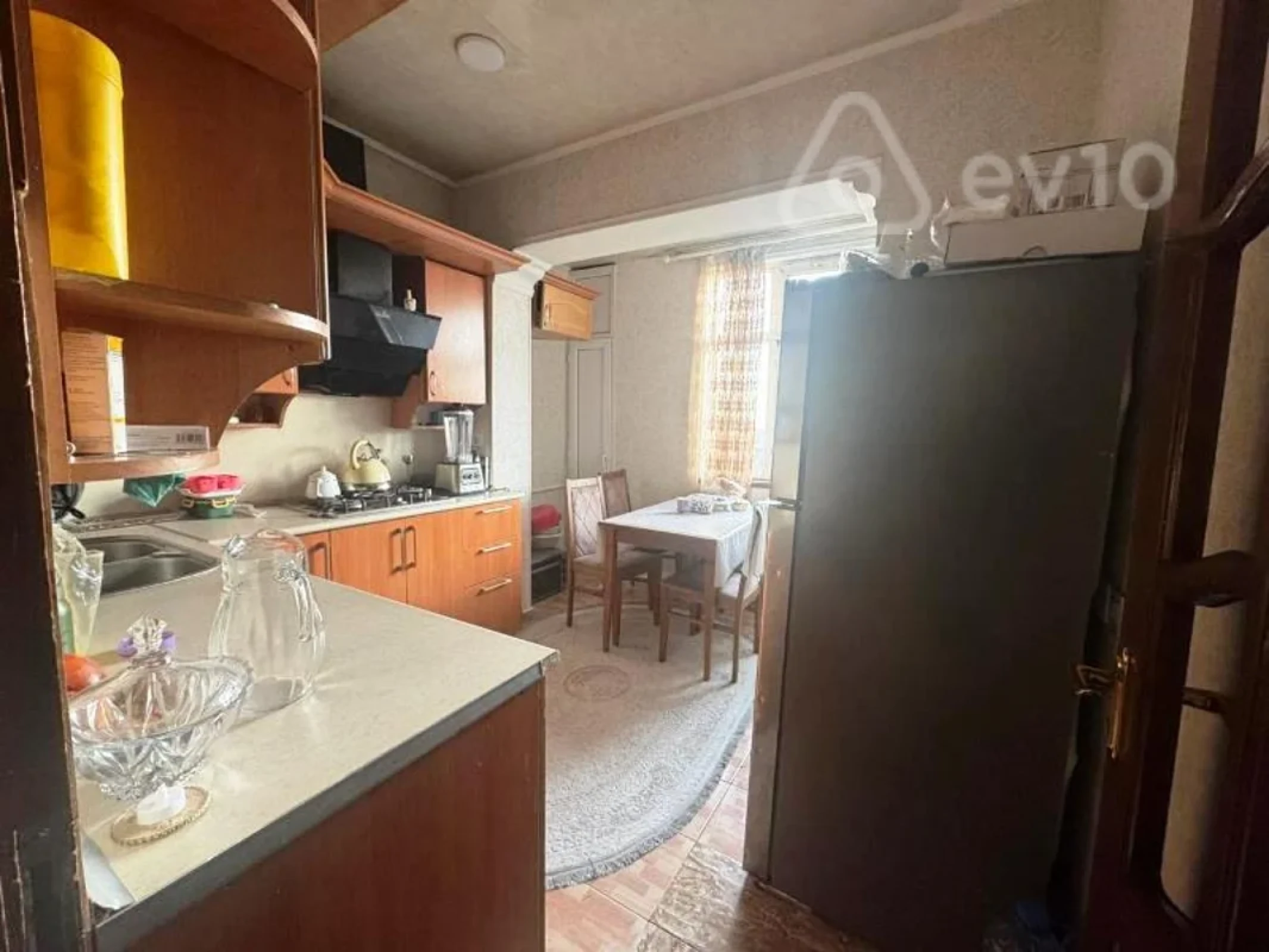 Satılır 4 otaqlı köhnə tikili 100 m²