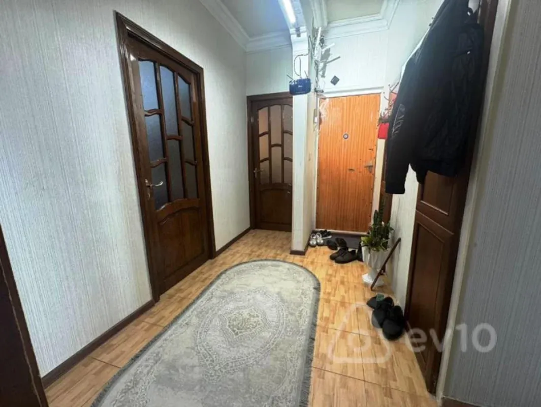 Satılır 4 otaqlı köhnə tikili 100 m²