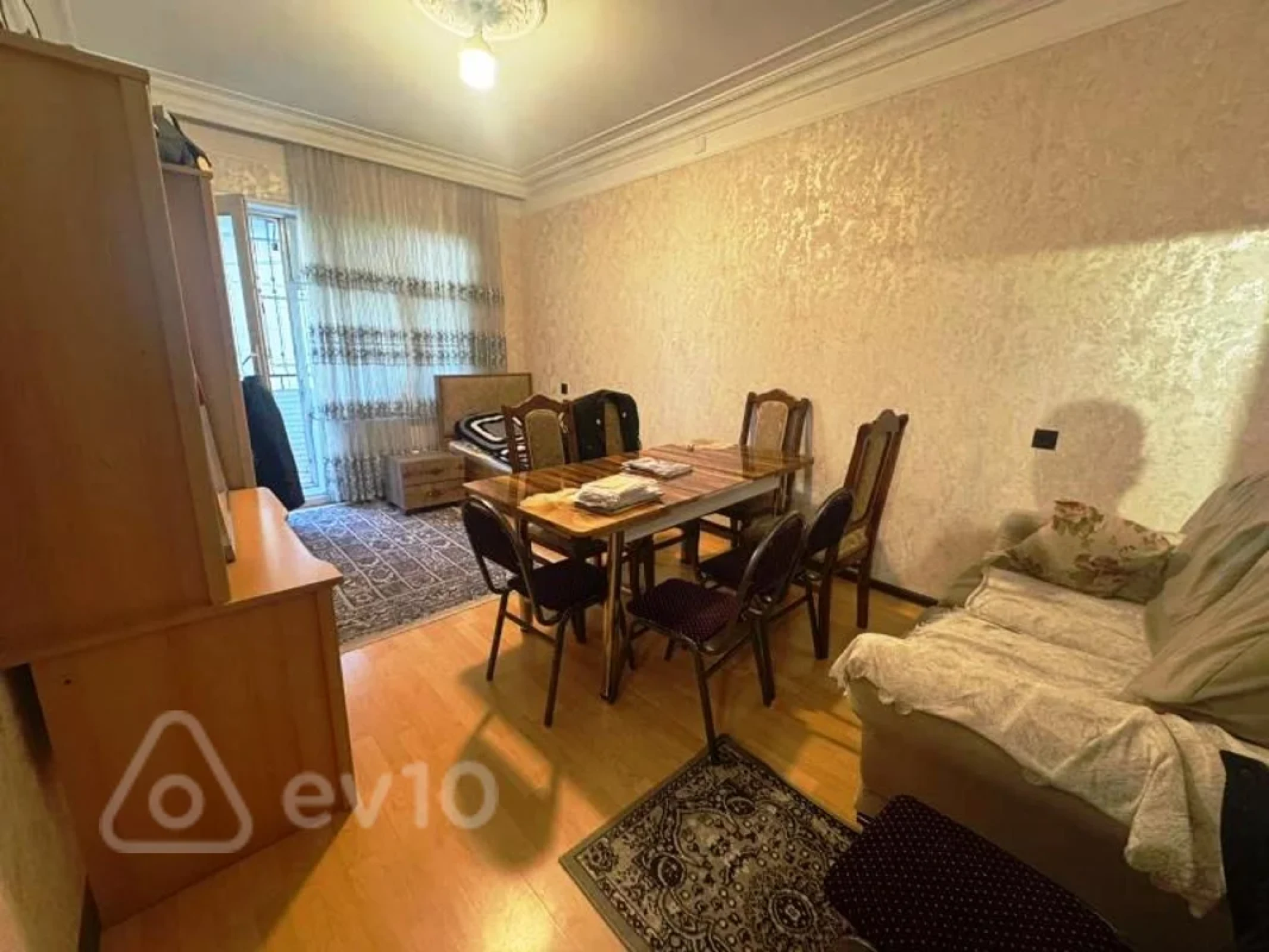 Satılır 4 otaqlı köhnə tikili 100 m²