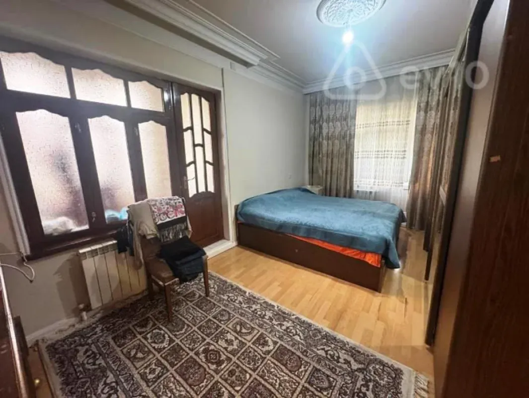 Satılır 4 otaqlı köhnə tikili 100 m²