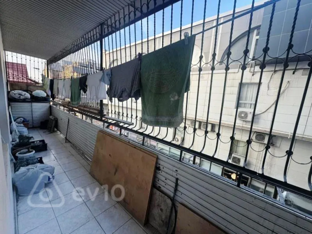 Satılır 4 otaqlı köhnə tikili 100 m²