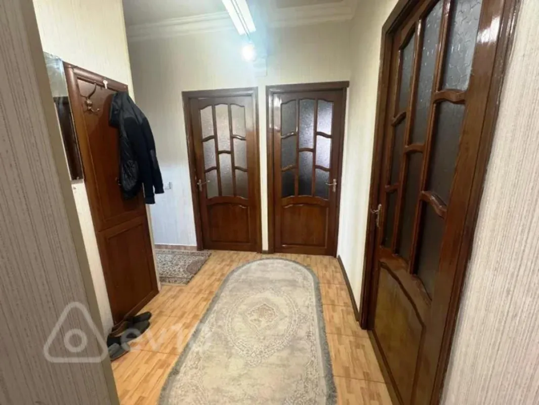 Satılır 4 otaqlı köhnə tikili 100 m²