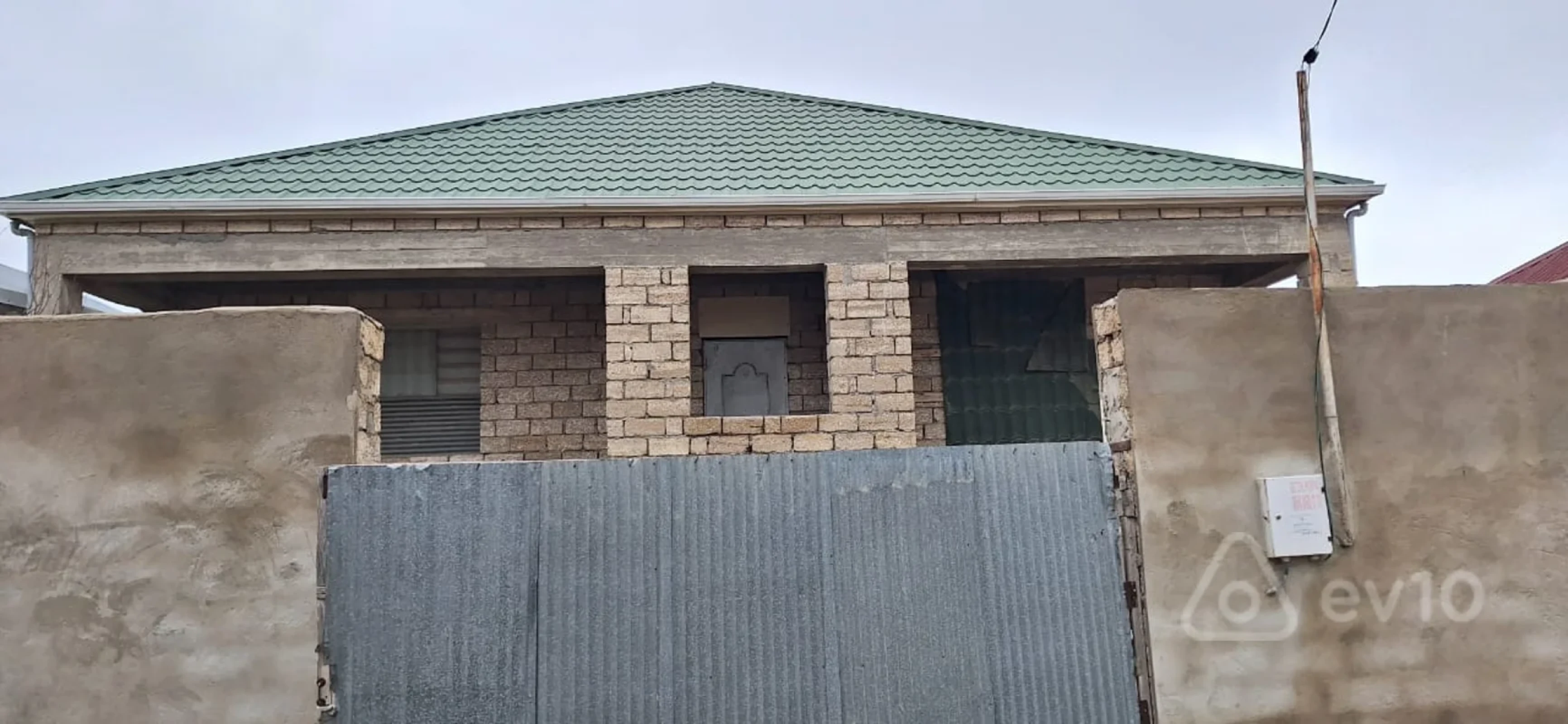 Satılır 4 otaqlı həyət evi 130 m²