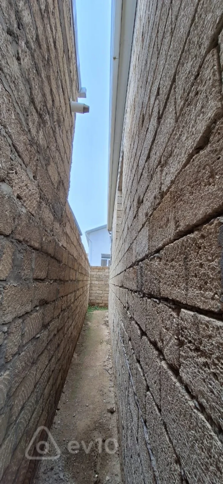 Satılır 4 otaqlı həyət evi 130 m²