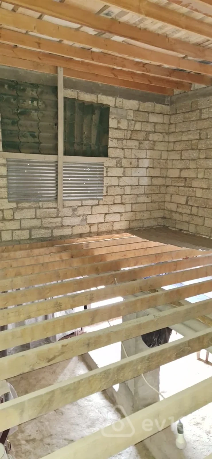 Satılır 4 otaqlı həyət evi 130 m²