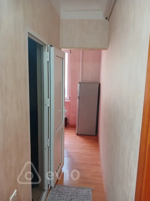 Kirayə verilir 2 otaqlı köhnə tikili 55 m²