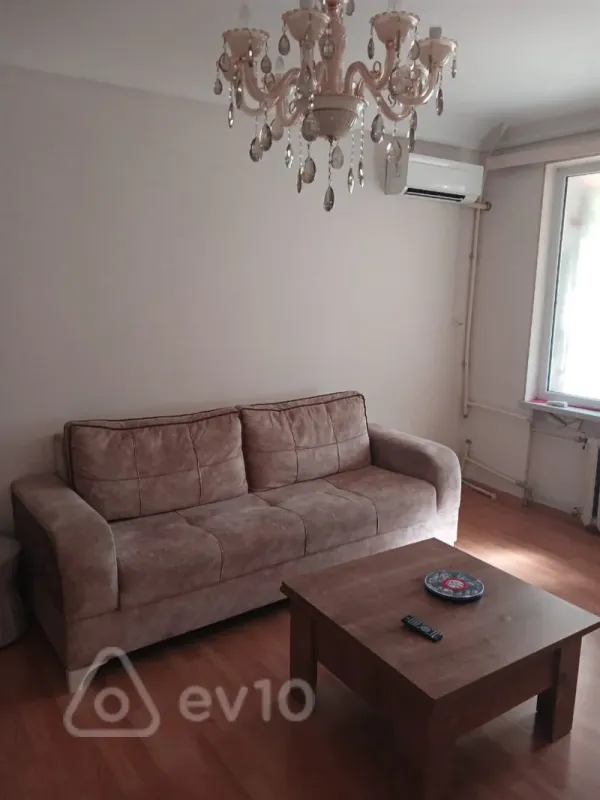 Kirayə verilir 2 otaqlı köhnə tikili 55 m²