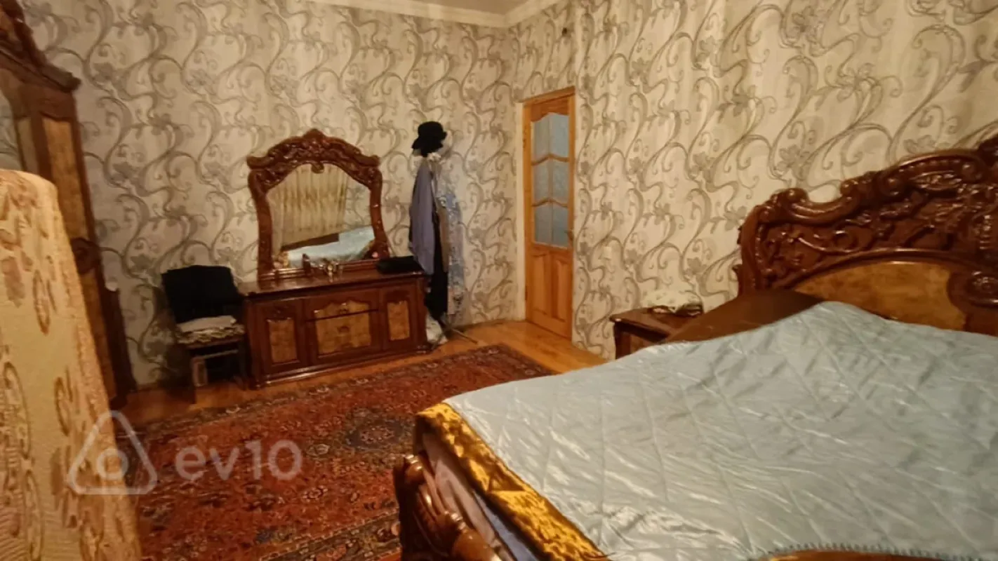 Satılır 4 otaqlı həyət evi 175 m²