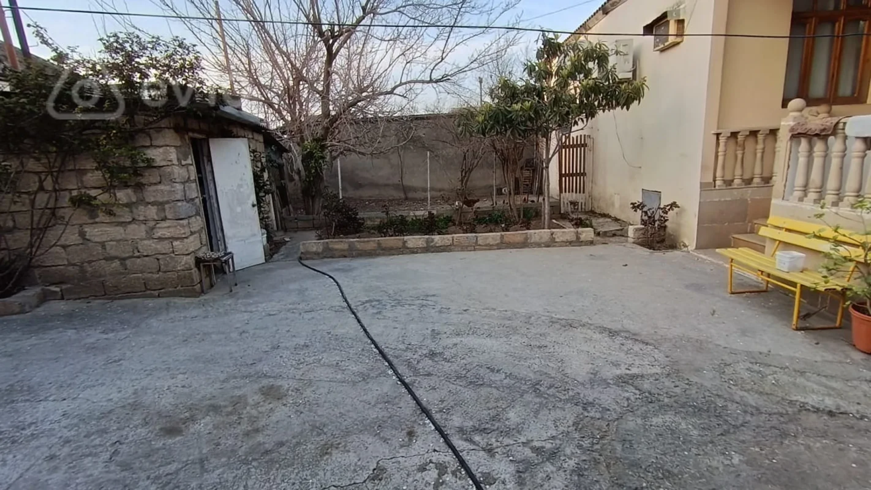 Satılır 4 otaqlı həyət evi 175 m²