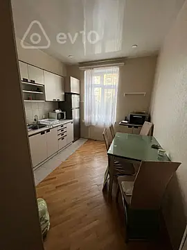 Kirayə verilir 3 otaqlı köhnə tikili 90 m²