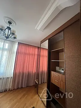 Kirayə verilir 3 otaqlı köhnə tikili 90 m²