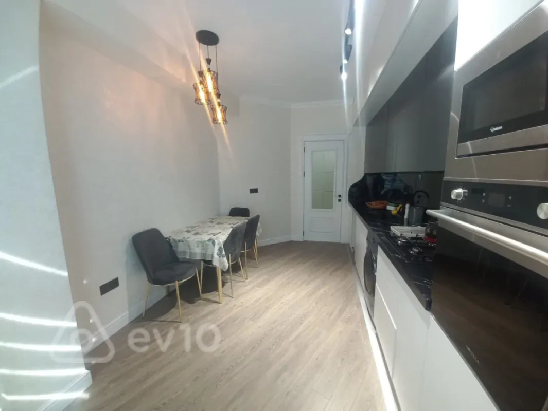 Kirayə verilir 3 otaqlı yeni tikili 122 m²