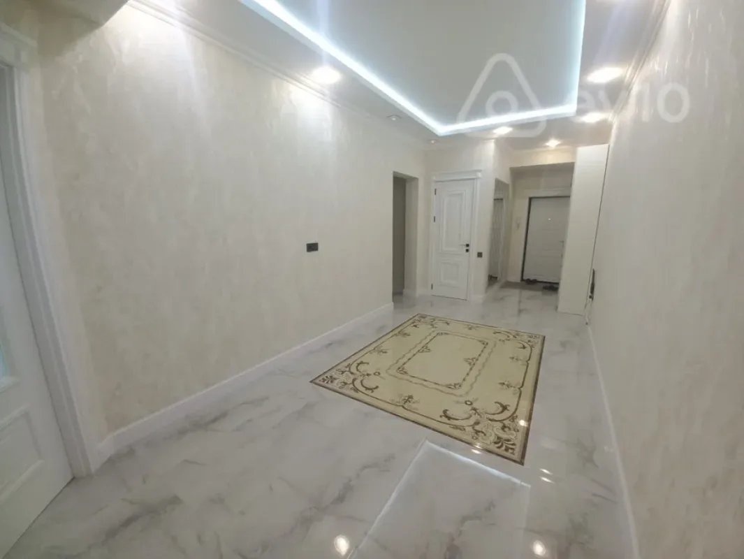 Kirayə verilir 3 otaqlı yeni tikili 122 m²