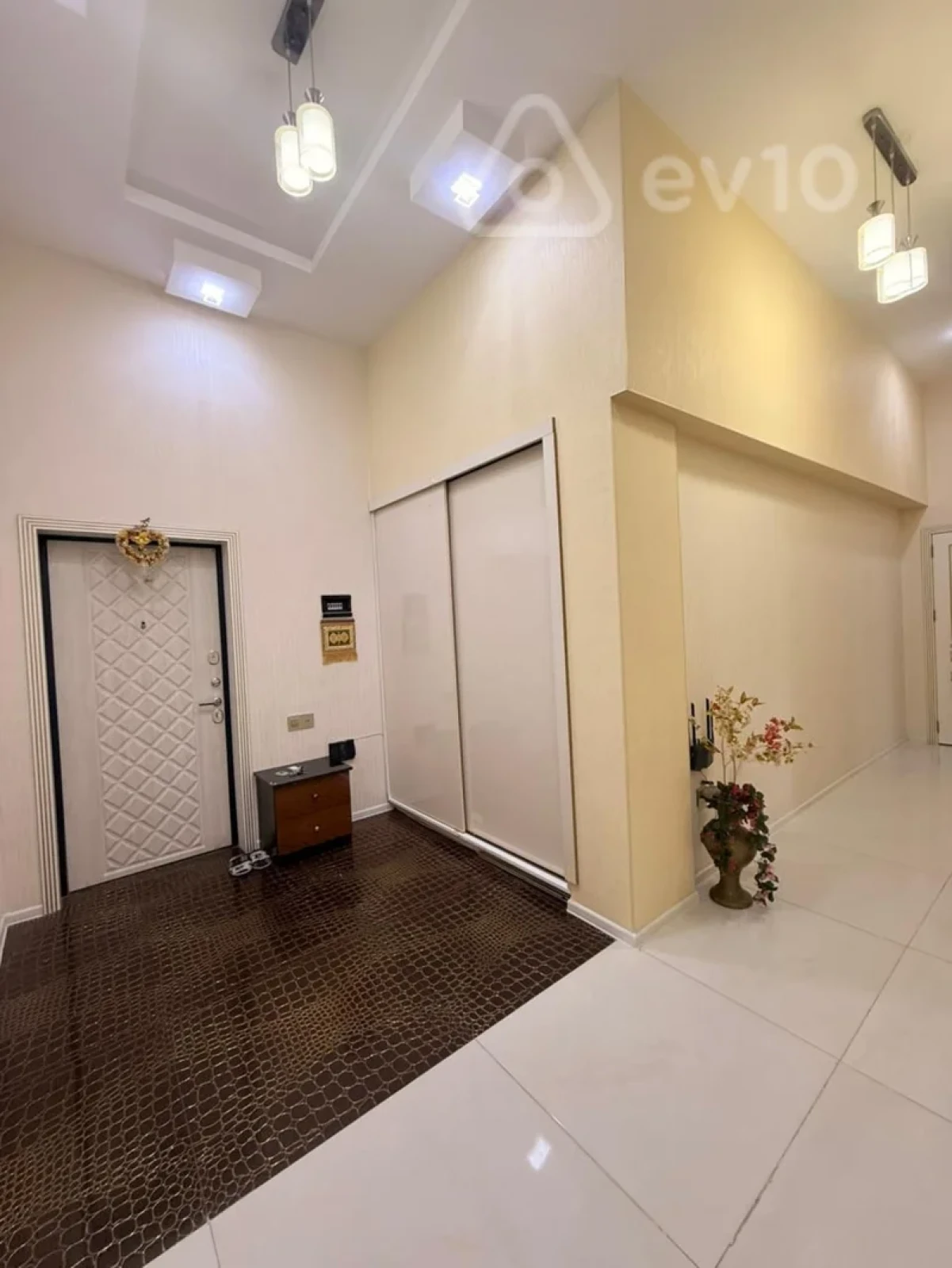 Kirayə verilir 2 otaqlı yeni tikili 64 m²