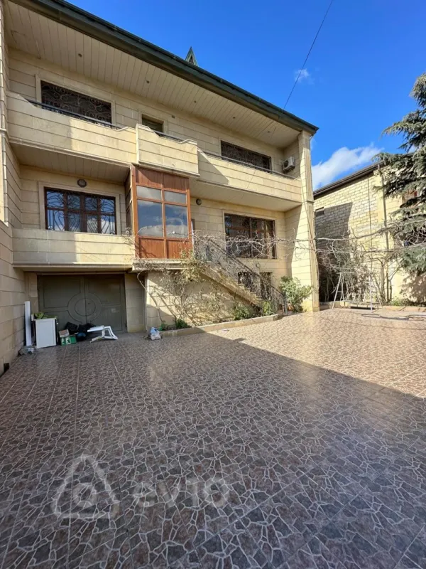 Kirayə verilir 8 otaqlı həyət evi 305 m²