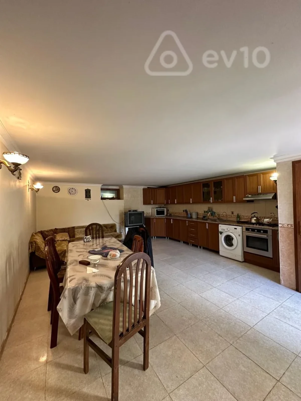 Kirayə verilir 8 otaqlı həyət evi 305 m²