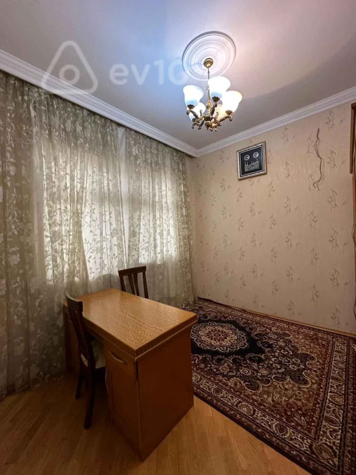 Kirayə verilir 8 otaqlı həyət evi 305 m²