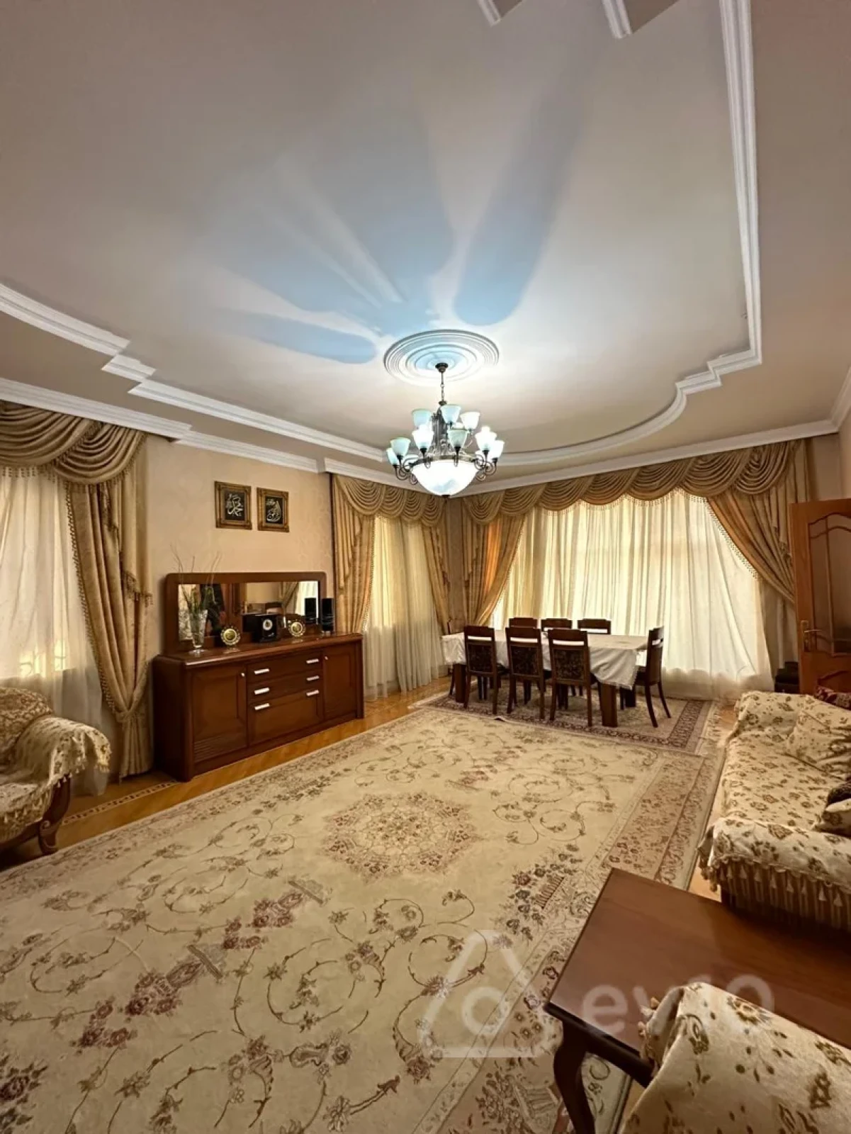 Kirayə verilir 8 otaqlı həyət evi 305 m²