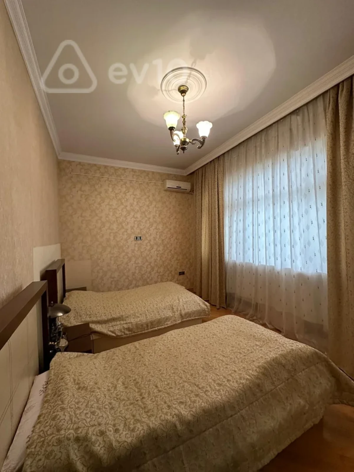 Kirayə verilir 8 otaqlı həyət evi 305 m²