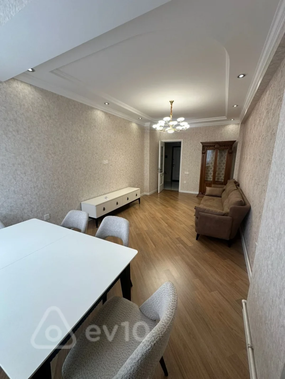 Kirayə verilir 2 otaqlı yeni tikili 70 m²