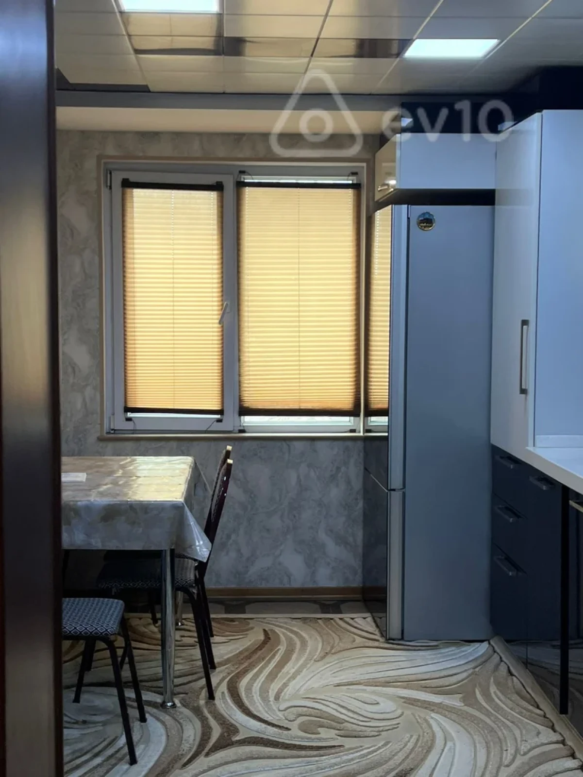 Kirayə verilir 3 otaqlı köhnə tikili 94 m²