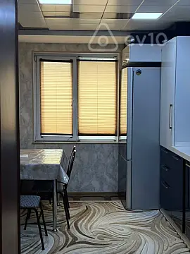 Kirayə verilir 3 otaqlı köhnə tikili 94 m²