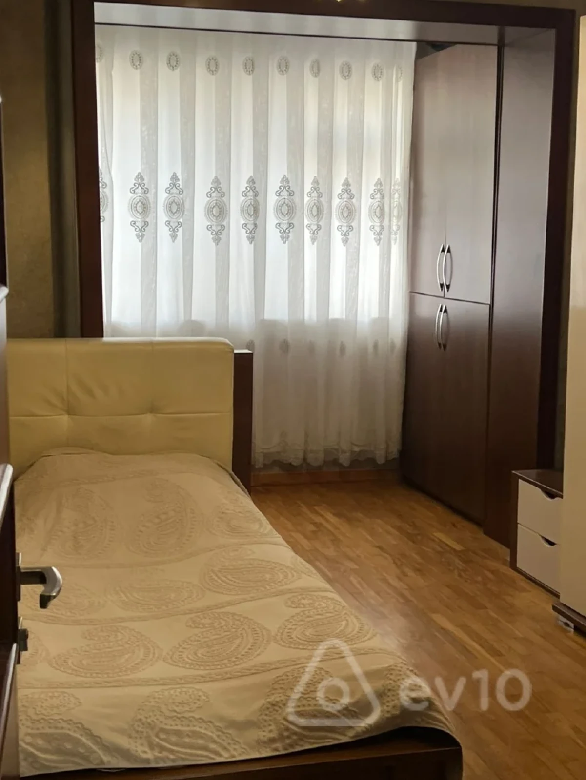 Kirayə verilir 3 otaqlı köhnə tikili 94 m²