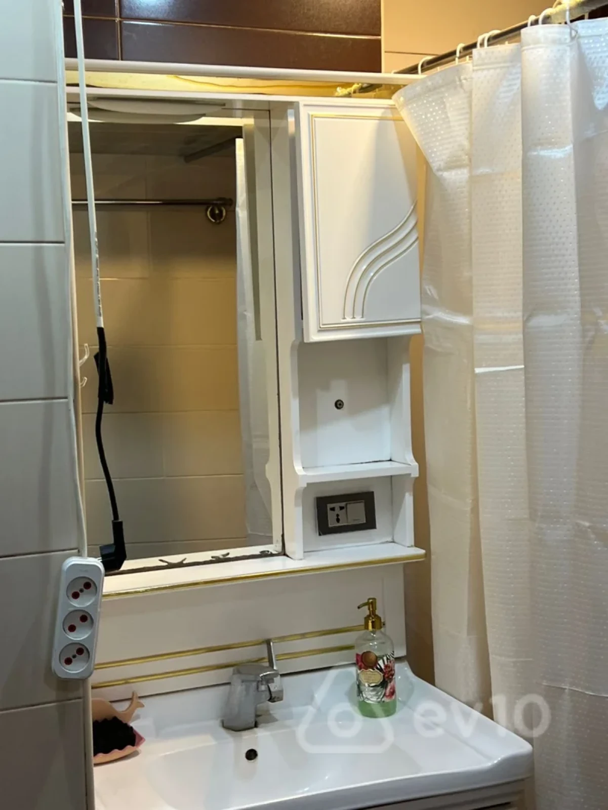 Kirayə verilir 3 otaqlı köhnə tikili 94 m²