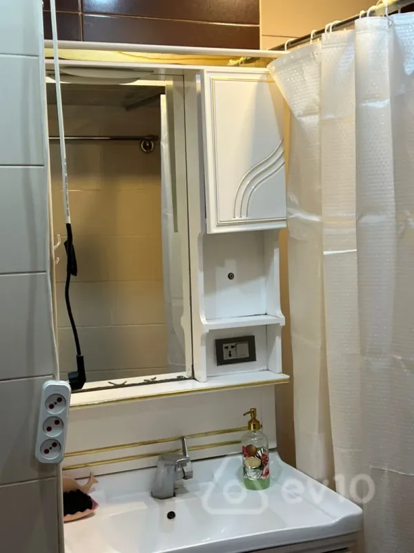 Kirayə verilir 3 otaqlı köhnə tikili 94 m²